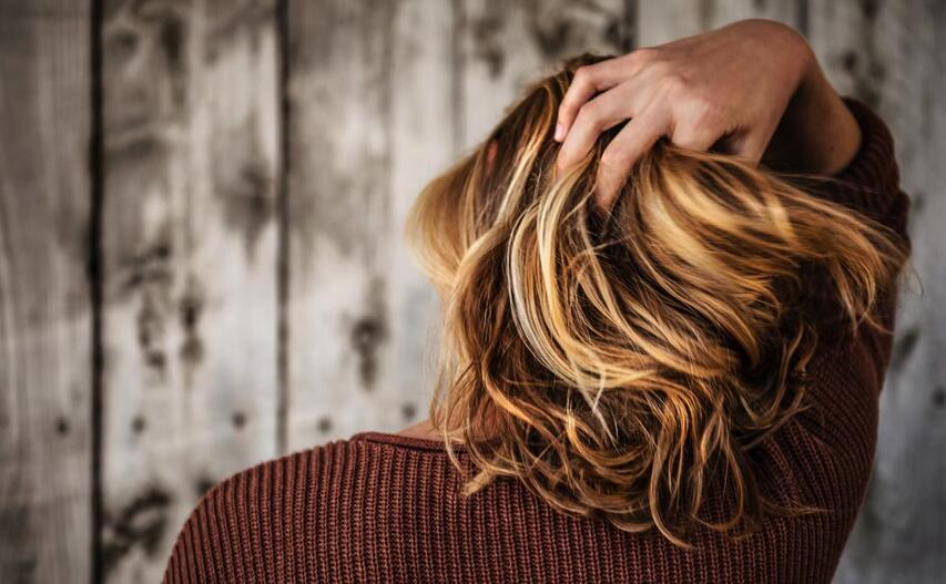 حجم دادن به موهای کم پشت زنانه